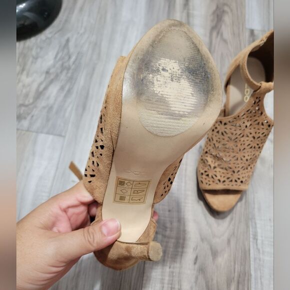 Aldo Vizzola heeled peep toe sandal. Approx 5” stiletto heel, 1” platform. - Picture 9 of 10